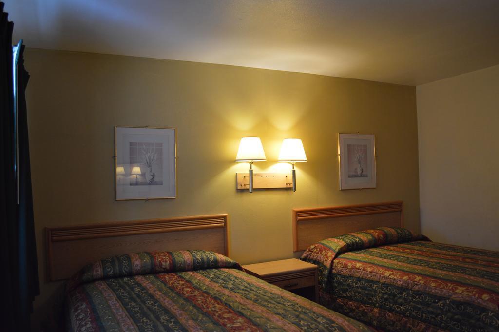 Rodeway Inn & Suites Blythe I-10 Exterior photo