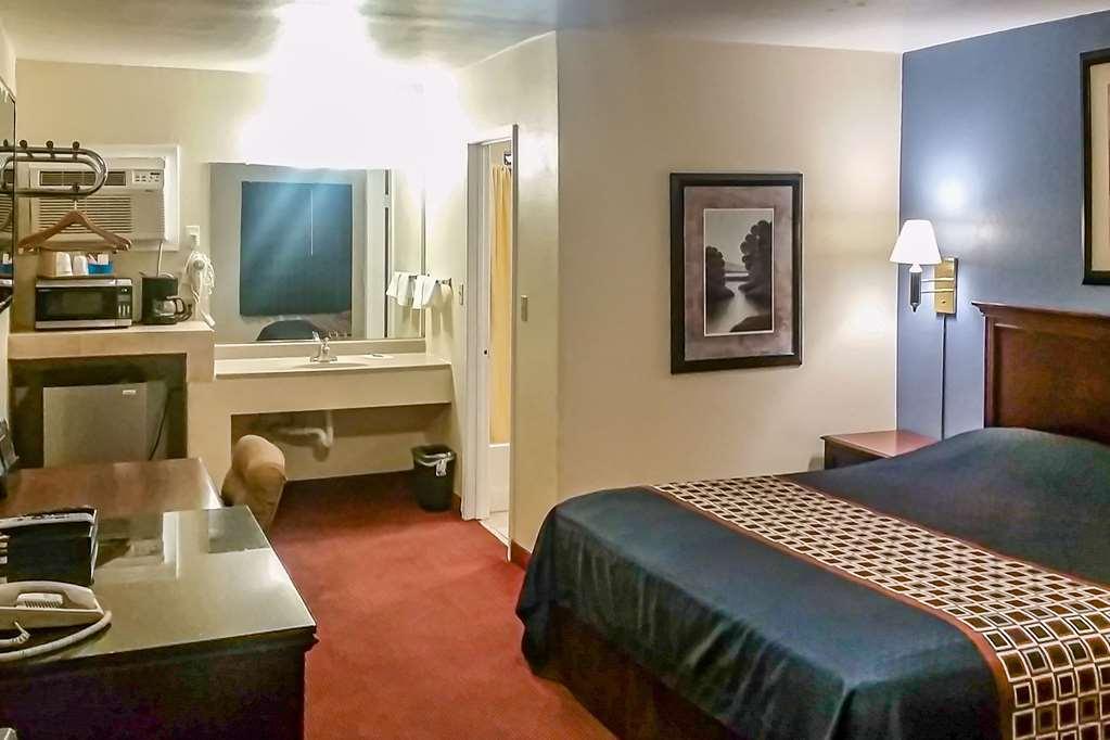 Rodeway Inn & Suites Blythe I-10 Room photo